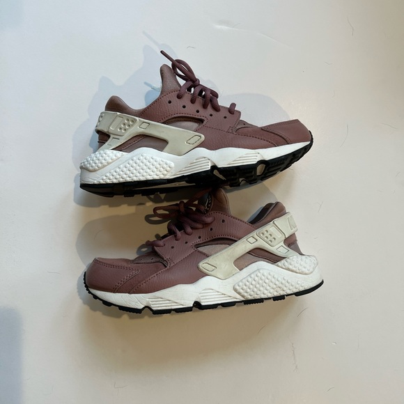 Nike Shoes - Mauve Nike Air Huaraches